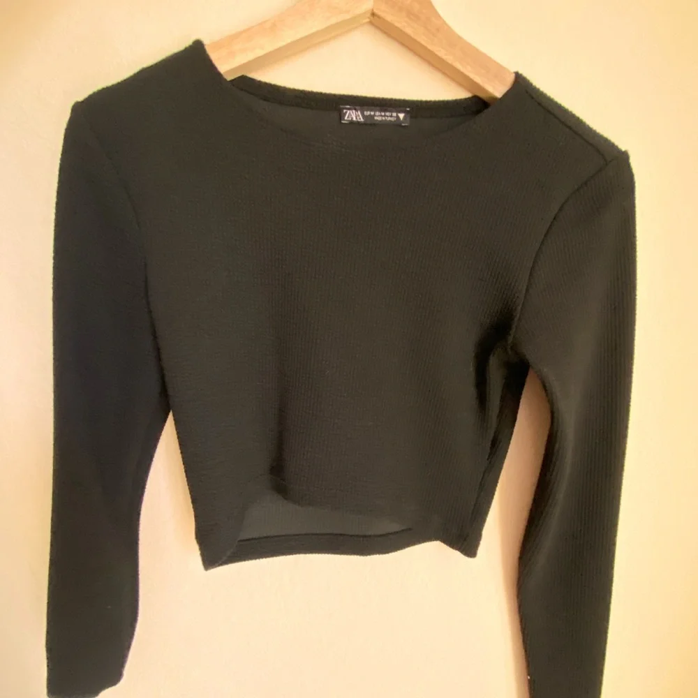 Zara Black Long Sleeve Cropped Ribbed Top